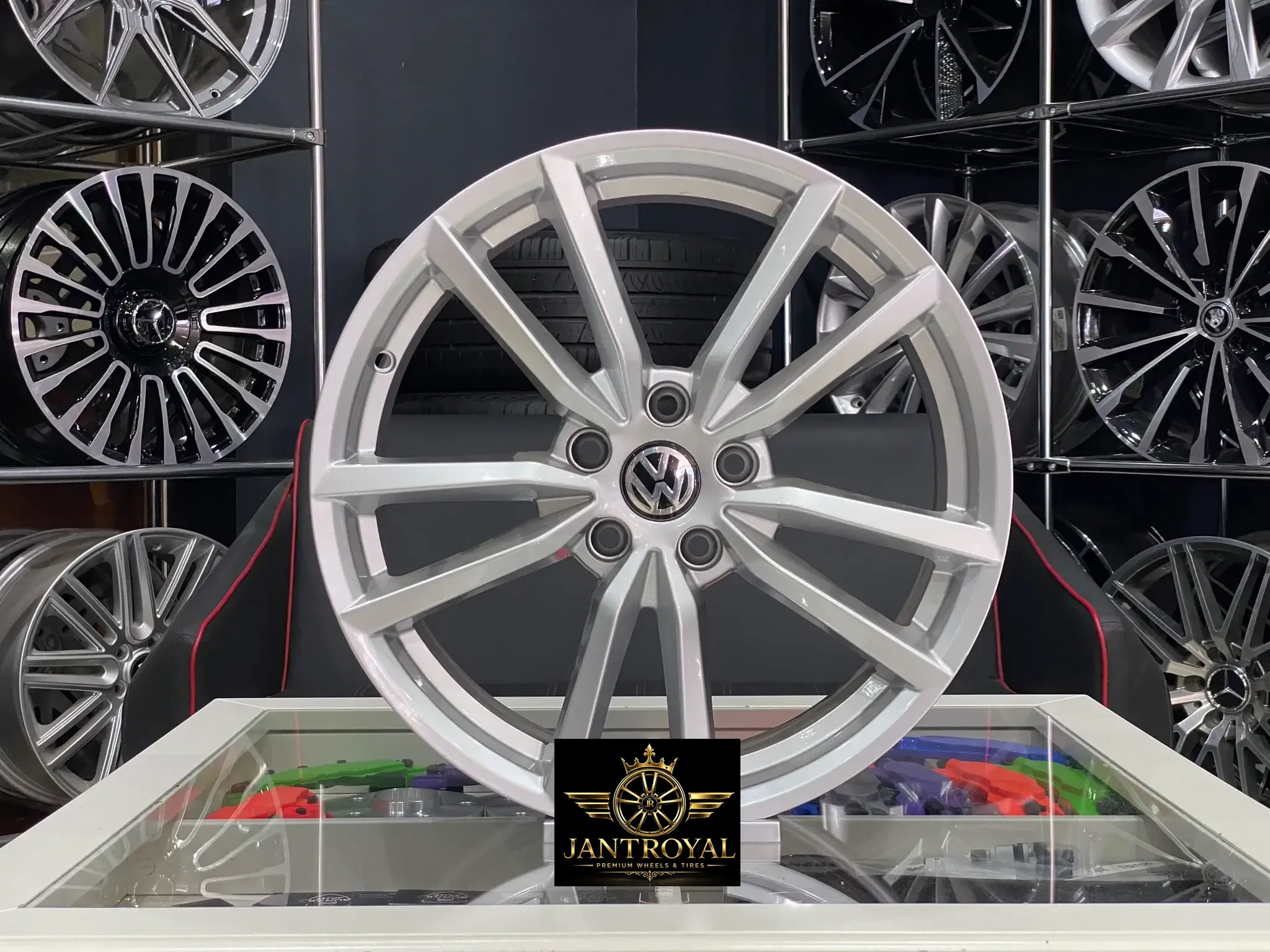 18 İNÇ 5X112 VOLKSWAGEN PRETORİA SİLVER JANT MODELİ (4ADET)