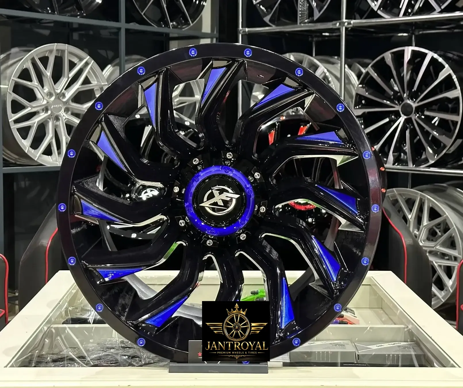 20 İNÇ 6X139,7 GLOSSY BLACK MİLLİNG+BLUE OFFROAD TÜRBÜLANS JANT MODELİ