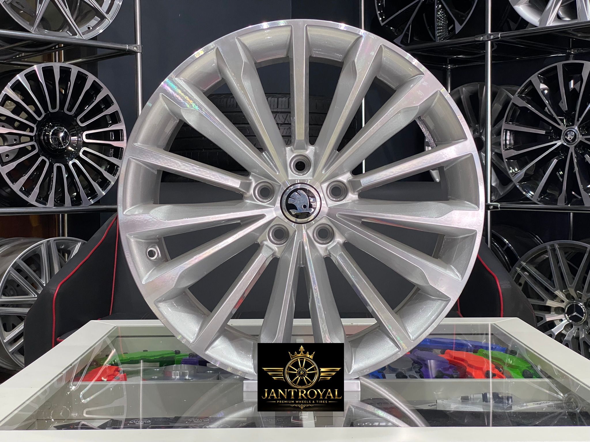 18 İNÇ 5X112 SKODA SUPERB SİLVER DİAMOND PHOENİX JANT MODELİ (4ADET)