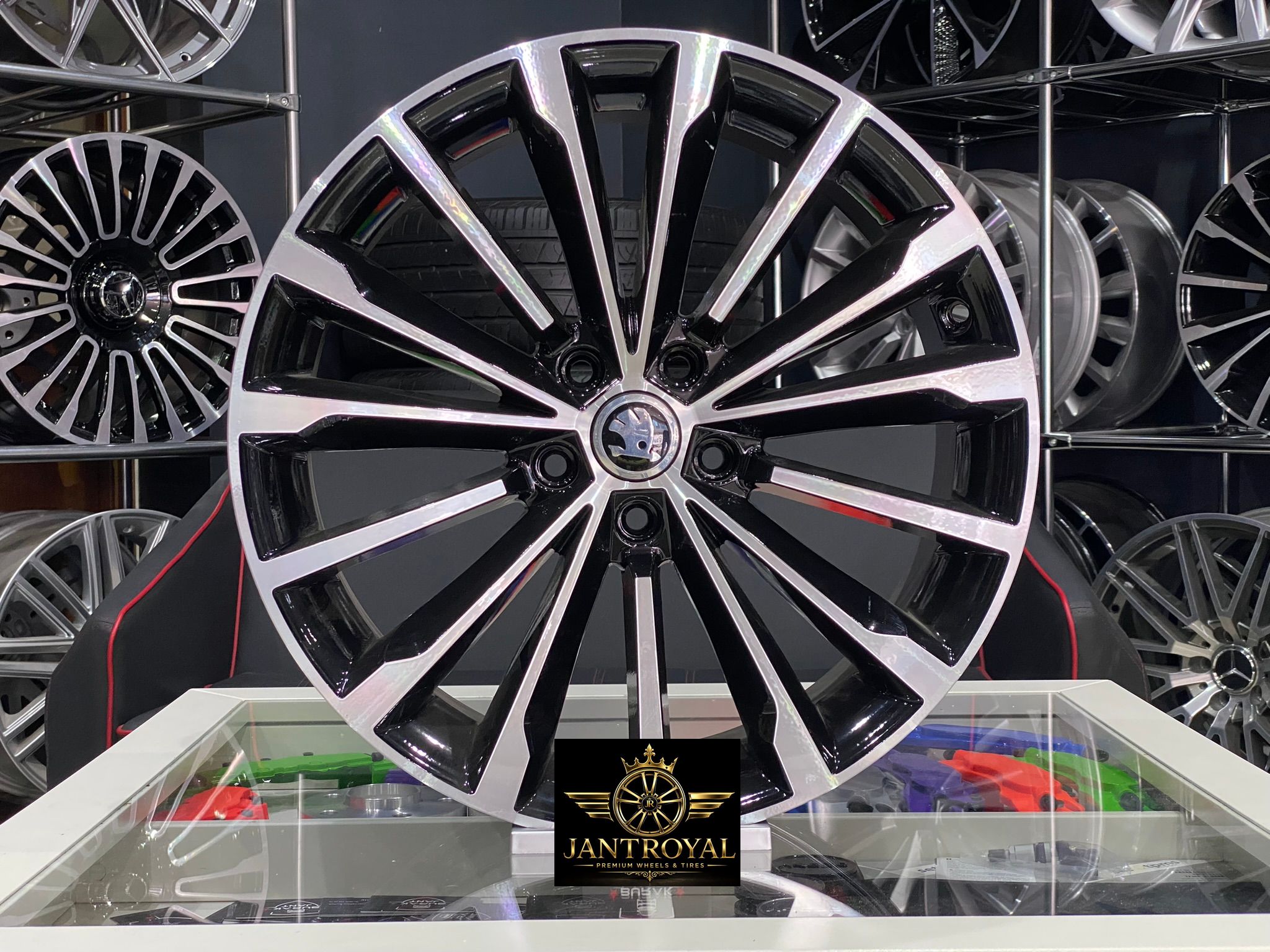 18 İNÇ 5X112 SKODA SUPERB BLACK DİAMOND PHOENİX JANT MODELİ (4ADET)