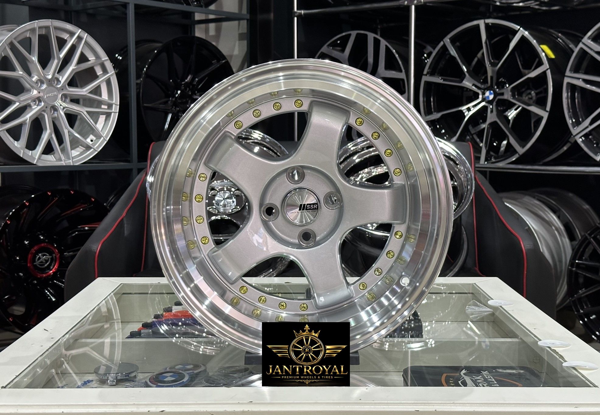 16 İNÇ 4X100 SSR ÖN:9 ARKA:10 SİLVER LİP POLİSH GOLD RİVET JANT MODELİ (4ADET)
