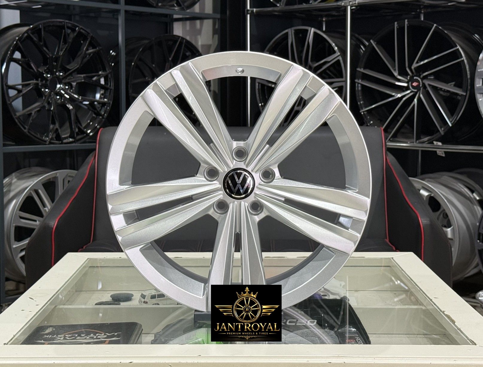 18 İNÇ 5X112 VW GOLF JETTA CADDY PASSAT T-ROC SEBRİNG SİLVER JANT MODELİ (4ADET)